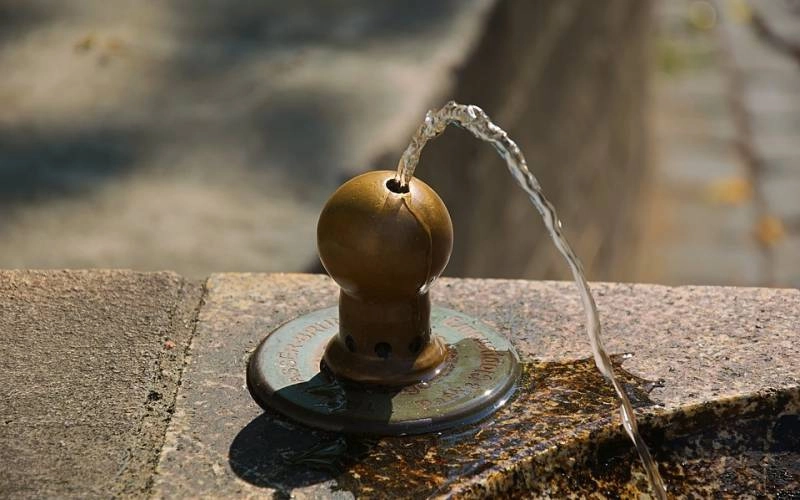 Agua en parques infantiles