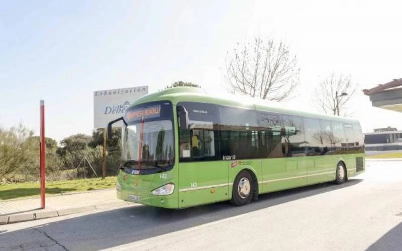 Línea de autobús regular para universidades