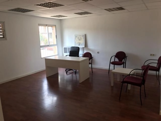 ALQUILER DE LOCAL DE 45M2 EN C.C. GIRALDO II EN BOADILLA DEL MONTE (C/ TRUJILLO,4) EN PERFECTO ESTADO, MUY LUMINOSO, IDEAL PARA NEGOCIO. 550€/MES. TELÉFONO DE CONTACTO 693593542.