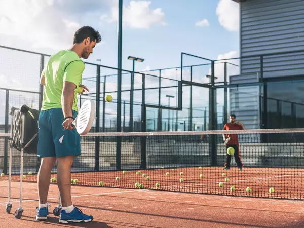 Partidos de padel y tenis nivel principiante medio