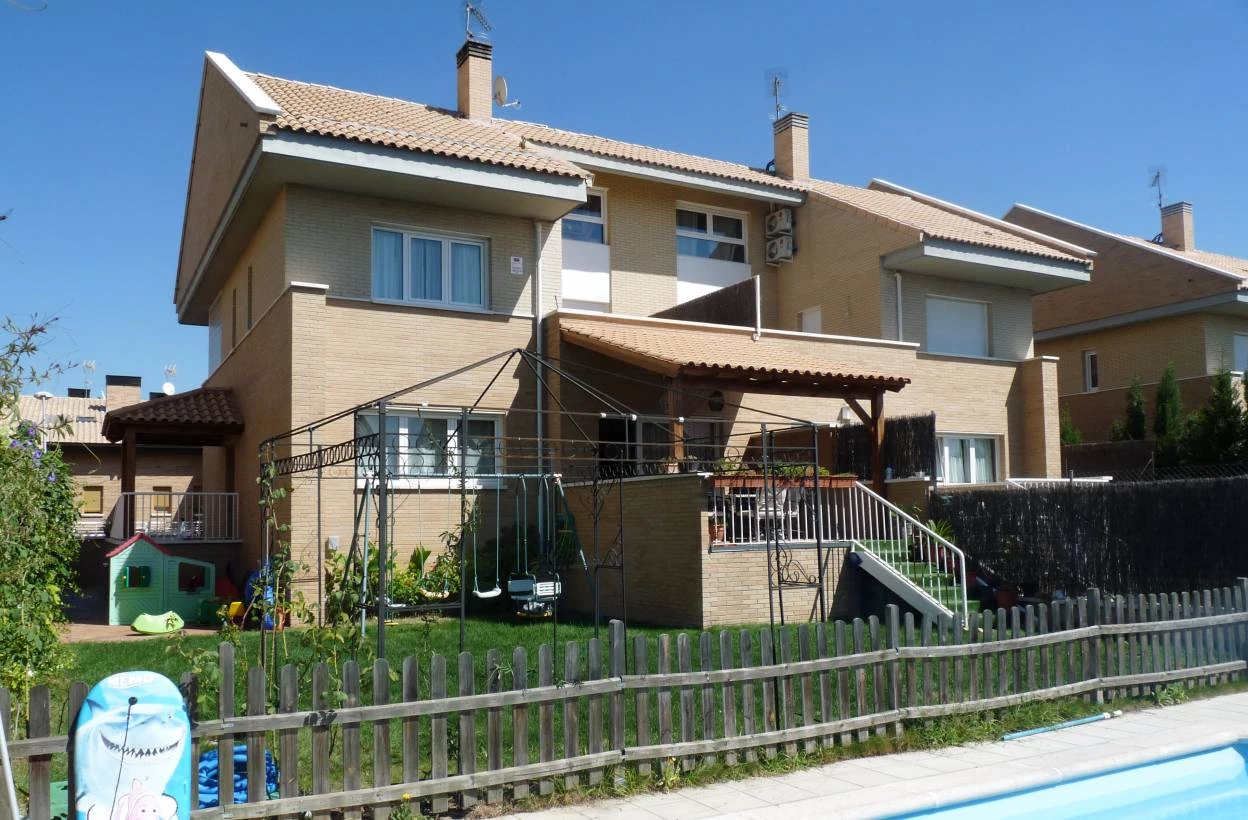 Se alquila chalet pareado en Villanueva de la Cañada