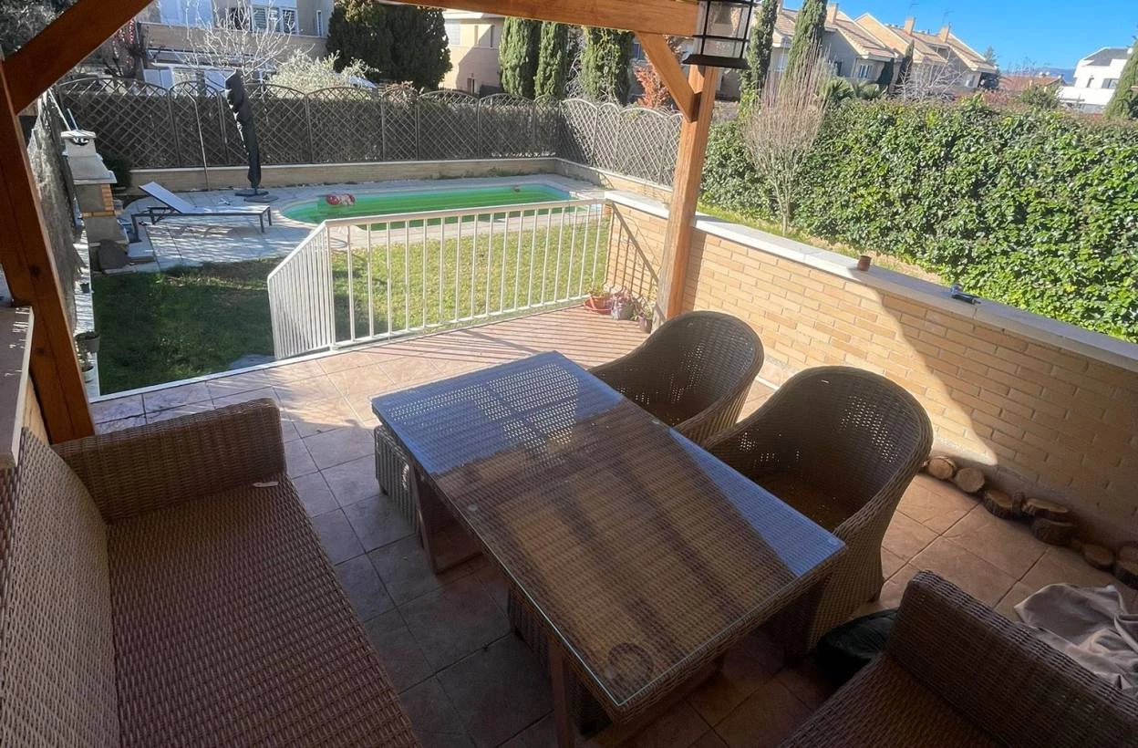 Se alquila chalet pareado en Villanueva de la Cañada