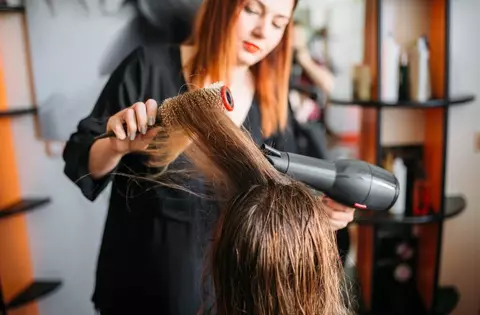 Oficial/a de peluquería
