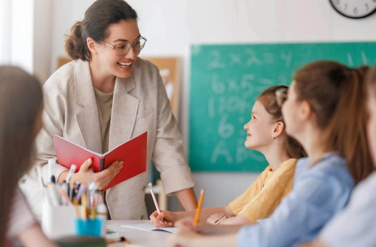 PROFESOR DE REFUERZO DE CIENCIAS - SECUNDARIA