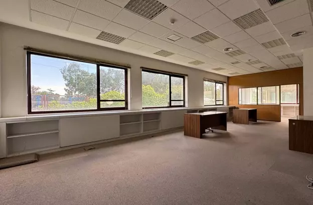 OFICINA DE  APROX. 110M2 , ESTUPENDA UBICACIÓN en EDIFICIO MODERNO 