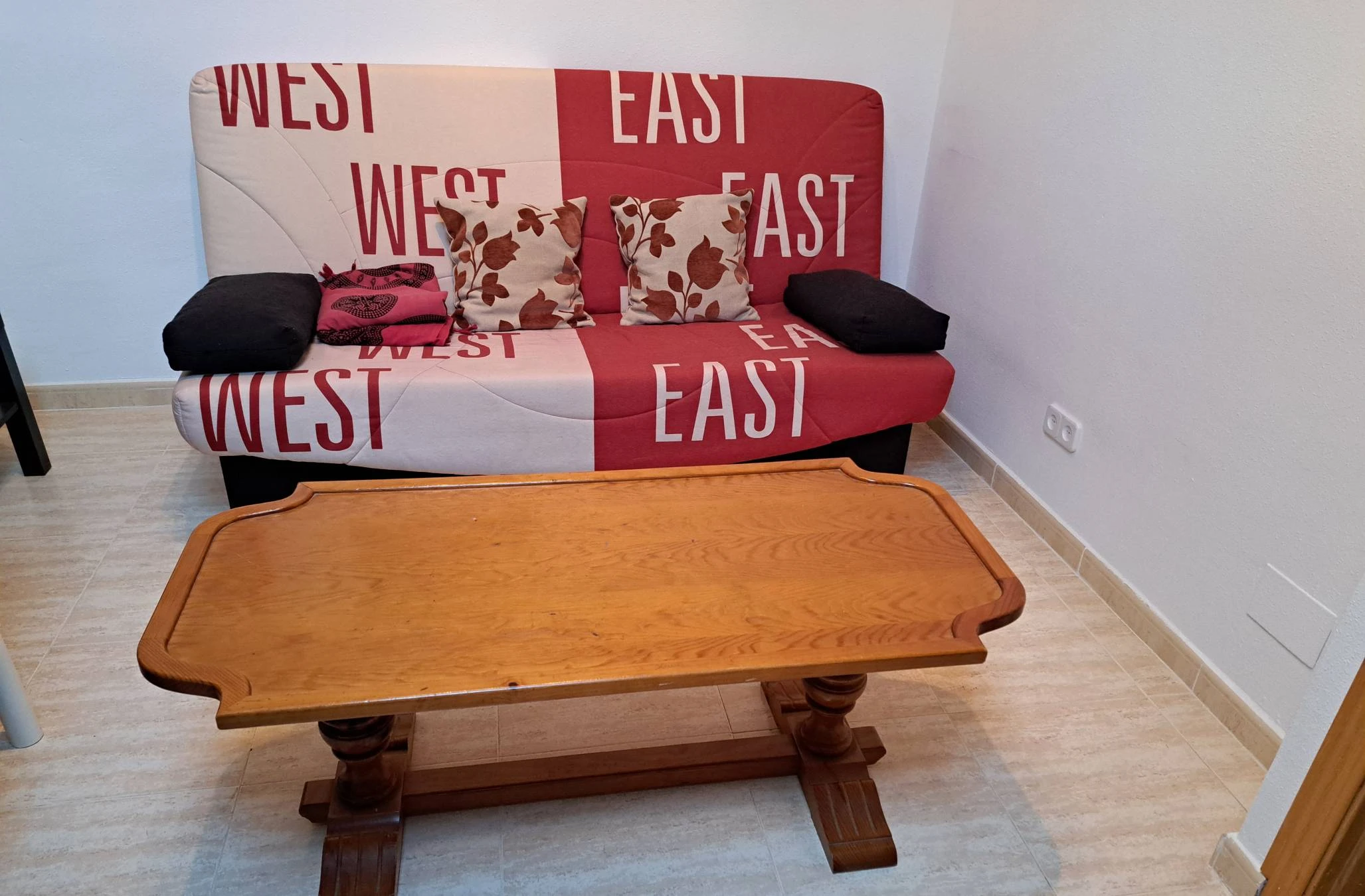 EN VENTA MESA DE PINO MACIZO