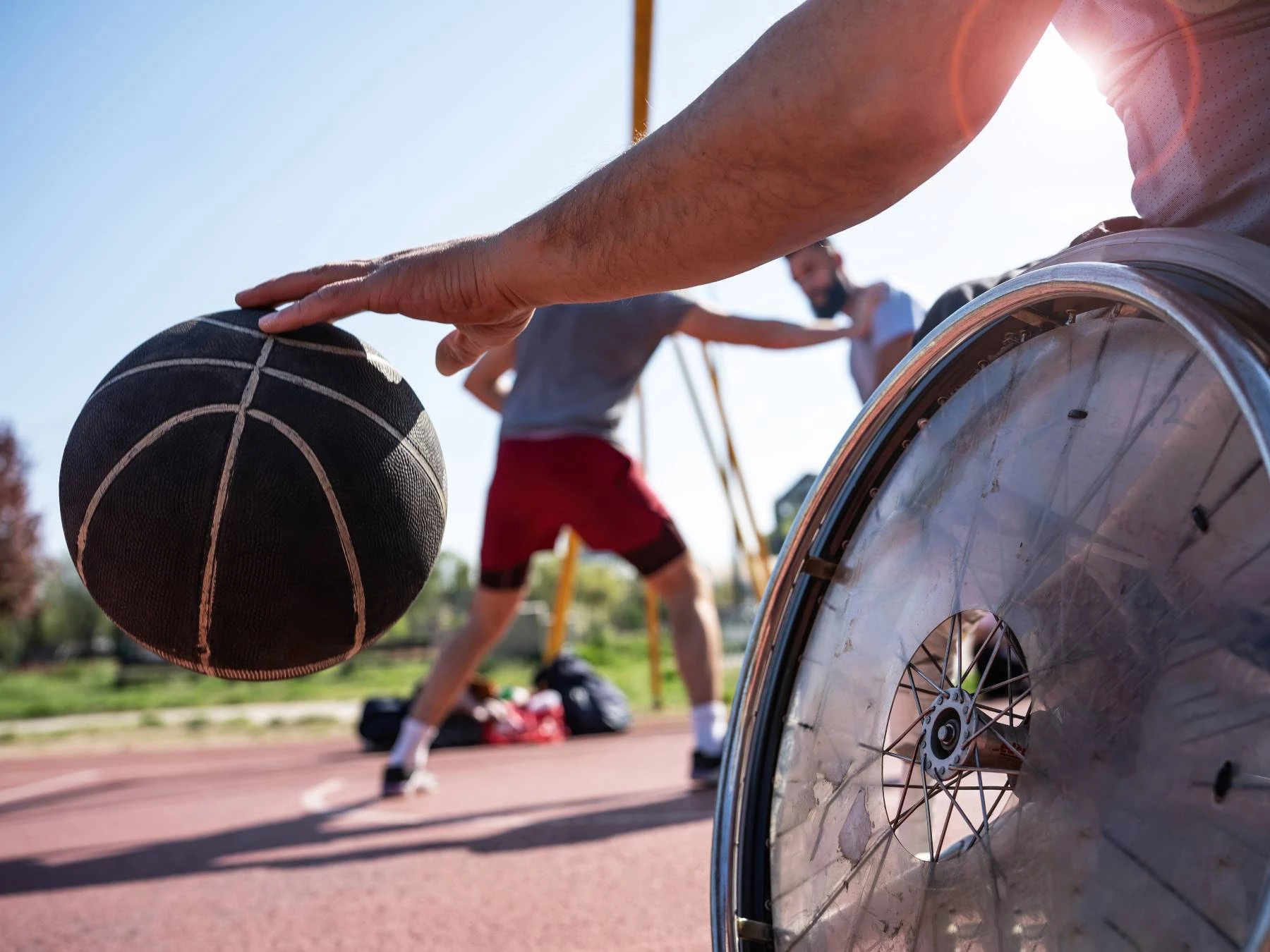 Ruedas y canastas: jornadas gratuitas de basket inclusivo