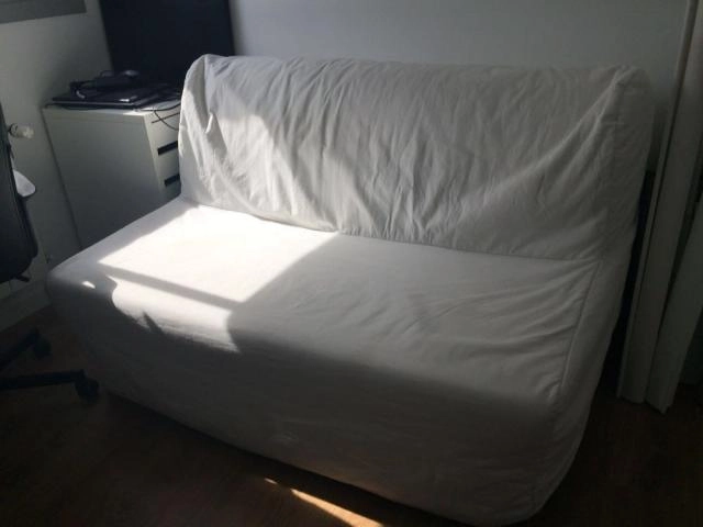 Se vende sofá cama blanco en p