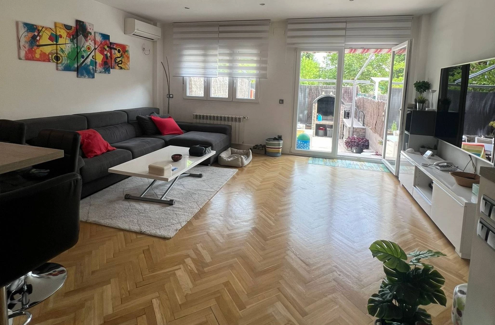 EL LUJO DE UN CHALET EN PLENA AVENIDA
