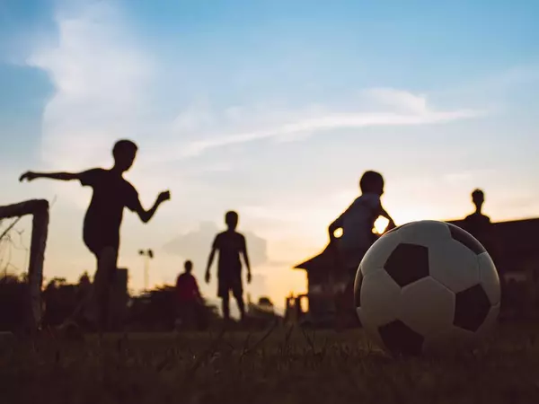 Jugar al fútbol niños Boadilla